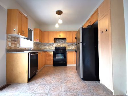 For Lease - 16 Vecchia Street, Markham, Ontario - Photo 2