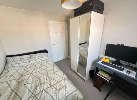 Modern Bed Student Flat // Sep, LN5 - Photo 4