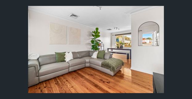 Charming and well-maintained family home close to the Lake - Photo 1