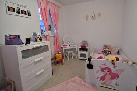 2 bedroom end of terrace house to rent - Photo 2