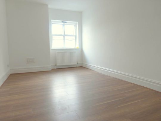 Oxhey Road, Oxhey, WD19 - Photo 1