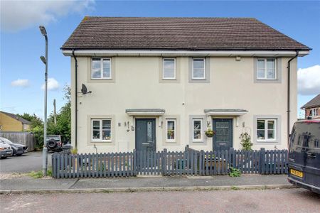 3 bedroom semi-detached house to rent - Photo 4