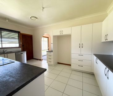 Three Bedroom Home! - Photo 5