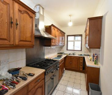 5 bedroom end of terrace house to rent - Photo 2