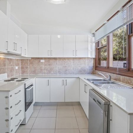 Newly Renovated Home - Location Plus - Photo 2