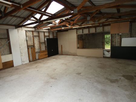 3 BEDROOM FAMILY HOME - Photo 2