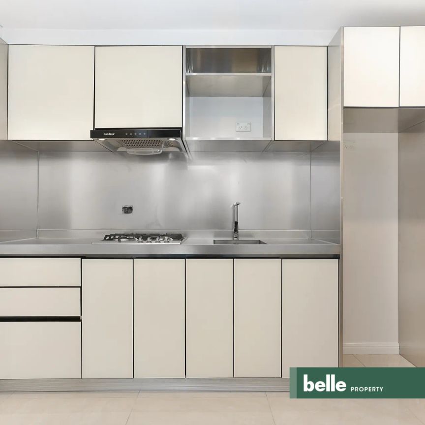 Self contained studio walk to both Strathfield and Homebush - Photo 1