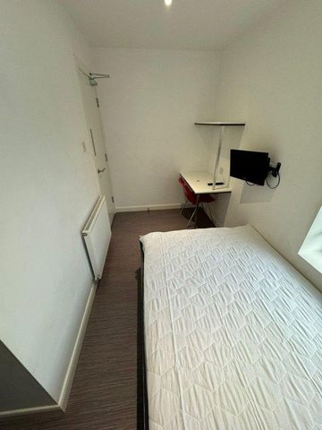 5 bedroom flat to rent - Photo 5