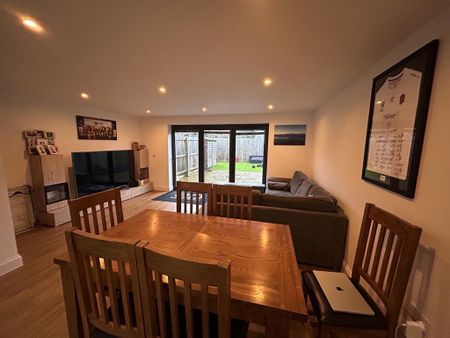 2 bedroom semi-detached house to rent - Photo 2