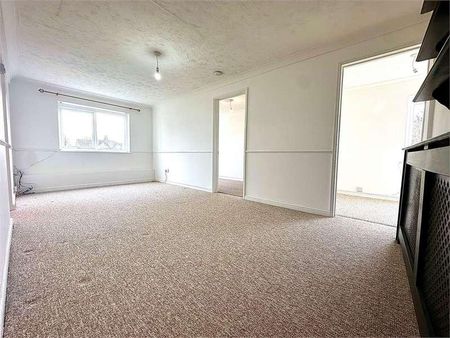 West Road, Shoeburyness, Shoeburyness, SS3 - Photo 2