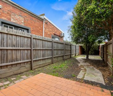 Large 2-Storey Murrumbeena Townhouse! - Photo 6