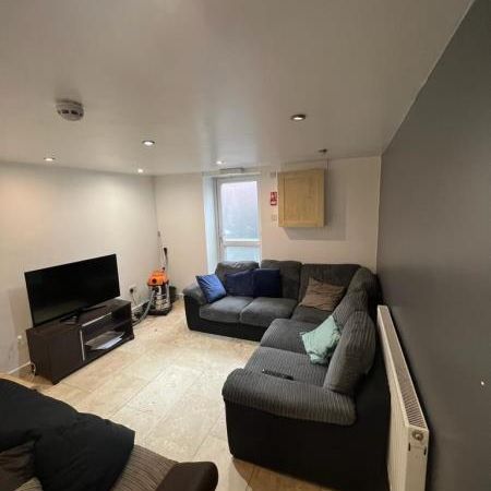 6 bedroom terraced house to rent - Photo 1