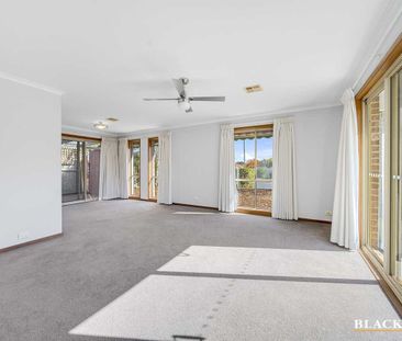 SPACIOUS, SINGLE LEVEL HOME - Photo 1