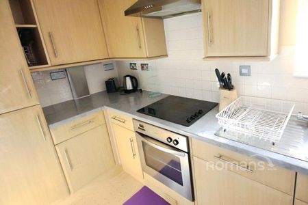 3 bedroom flat to rent - Photo 3