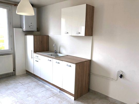 Location Maison 4 pièces 77m² CLERIEUX 26260 - Photo 1