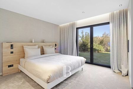 LOCATION SAISONNIÈRE - LES ISSAMBRES - VILLA MODERNE VUE MER - 5 CHAMBRES - Photo 3