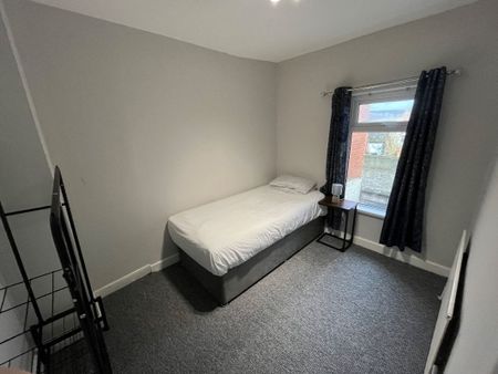 1 London Road, Belfast BT6 8EY - Photo 2