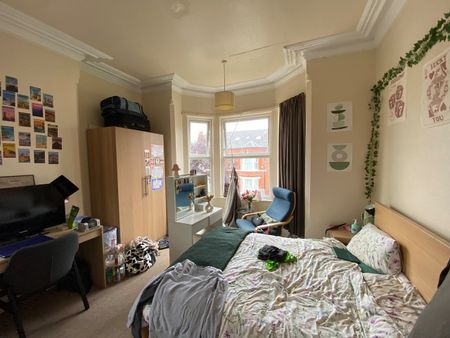 7 Bed Semi-Detached House, Henry Road, NG2 - Photo 2