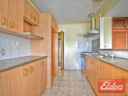 Well Present 3 Bedroom Family Home - Photo 2