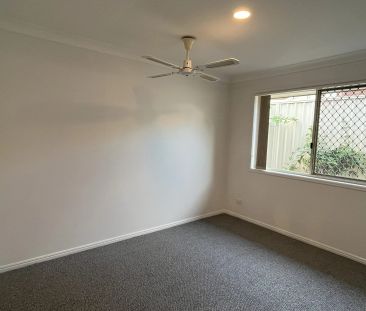 LARGE FAMILY HOME IN ROBINA - Photo 5