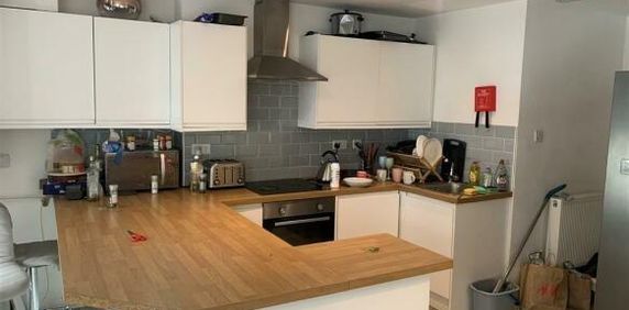 1 bedroom in a house share to rent - Photo 2