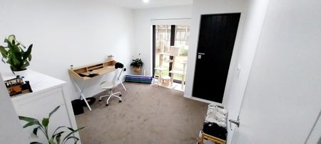 Four Bedroom Townhouse - Photo 2