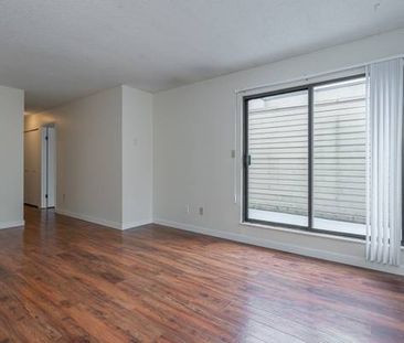 Beautiful studio available! -$1800 - Photo 4