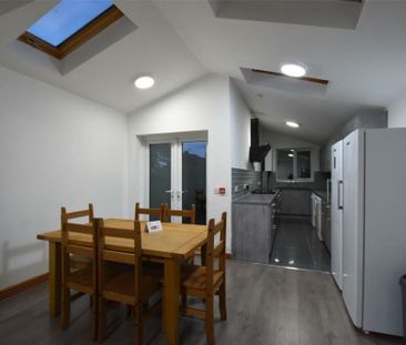 8 bedroom semi-detached house to rent - Photo 5