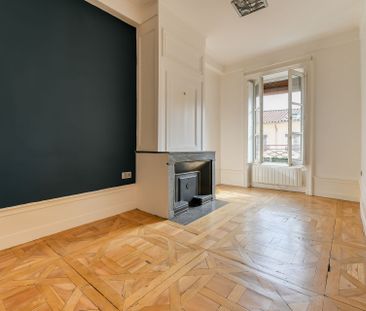 Location Appartement 4 pièces 127m² LYON 2ème - Photo 4