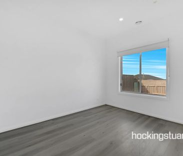 Beautiful family home in heart of Wallan - Photo 6