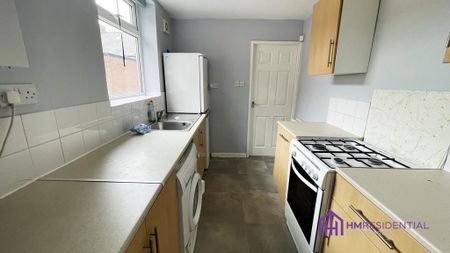 3 bedroom flat to rent - Photo 2