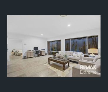 Alkimos Beach - Stunning, Spacious Feature Packed Home!! - Photo 2