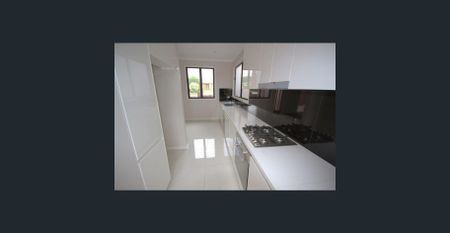 Modern 3 Bedroom Residence with Double Garage and Courtyard - Photo 5