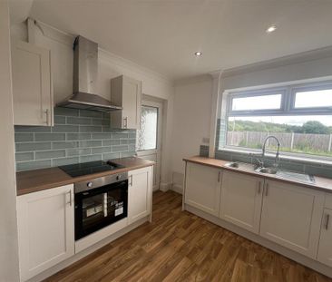 3 bedroom semi-detached house to rent - Photo 6