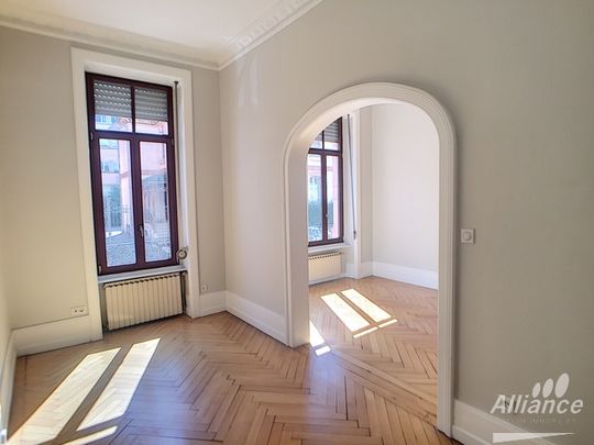 T4 RDC HAUSSMANNIEN 2 CHAMBRES RENOVE - Photo 1