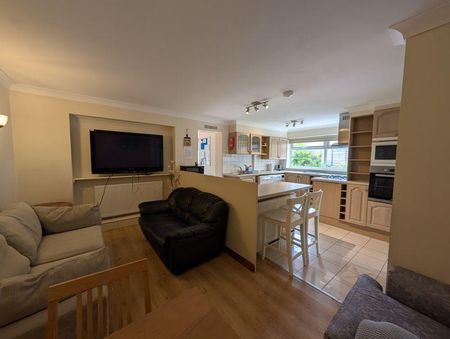 6 bedroom semi-detached house to rent - Photo 2