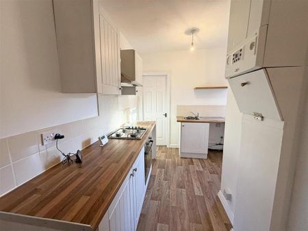 2 bedroom flat to rent - Photo 5