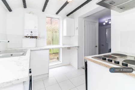 2 bedroom semi-detached house to rent - Photo 2