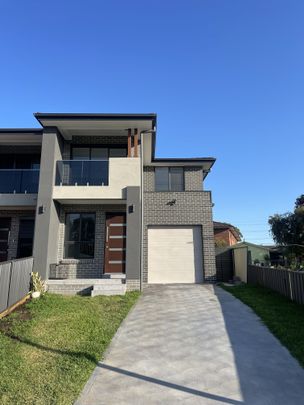 Brand New 5-Bedroom Duplex in Prime Location - Photo 1