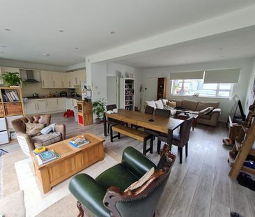 5 bedroom semi-detached bungalow to rent - Photo 1