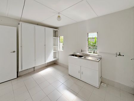 Charming 3-Bedroom Home - Photo 5