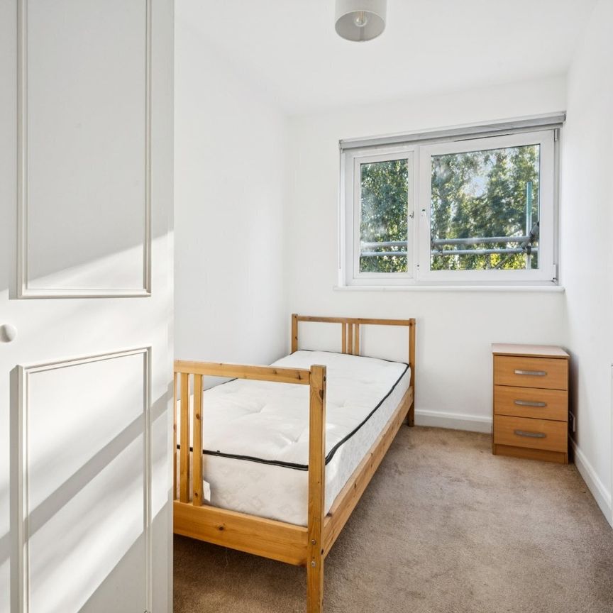 Batten Street, London, SW11 - Photo 1