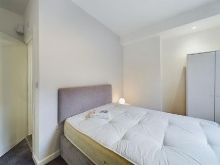 6 bedroom house of multiple occupation to rent - Photo 2
