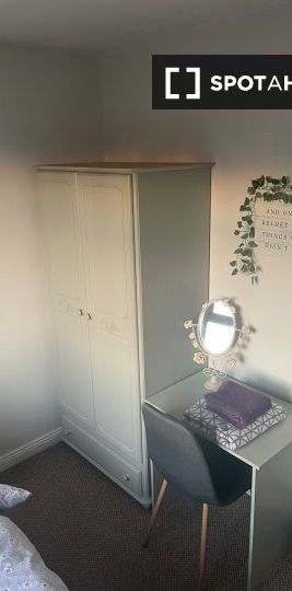 Light room in shared apartment in Artane, Dublin - Photo 1