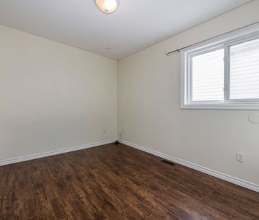 For Lease - 64 Copeman Crescent, Barrie, Ontario - Photo 4