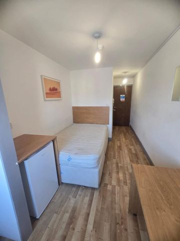 Studio to rent - Photo 2