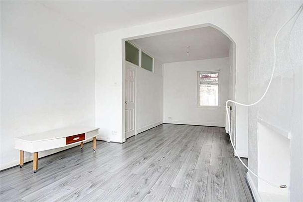 Shrubbery Road, London, N9 - Photo 1