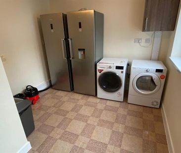1 bedroom in a house share to rent - Photo 6