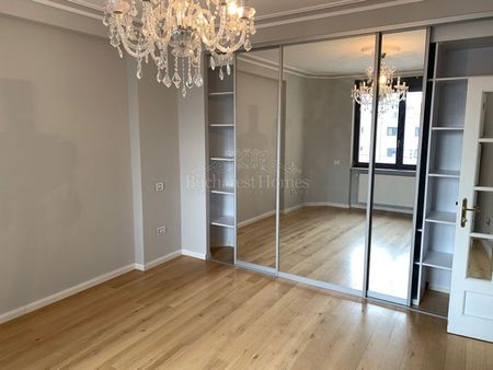 Beautiful Two Bedroom Apartment in a Palace - Piata Romana - Photo 3
