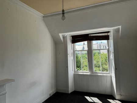 4 bedroom flat to rent - Photo 2